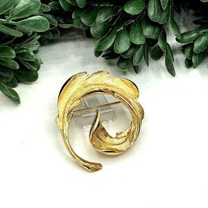 Vintage Gold-Tone Leaf Swirl Pin Brooch Elegant Retro Jewelry by Monet
